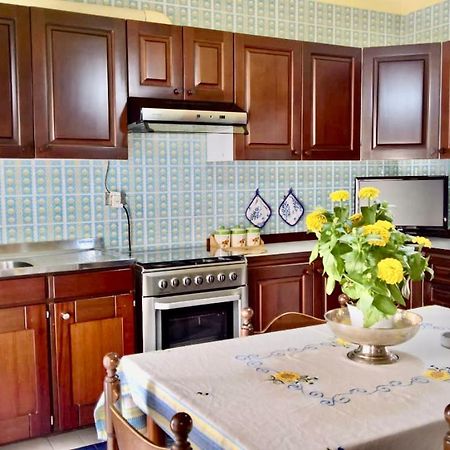 Yellow House Cefalu Bagian luar foto