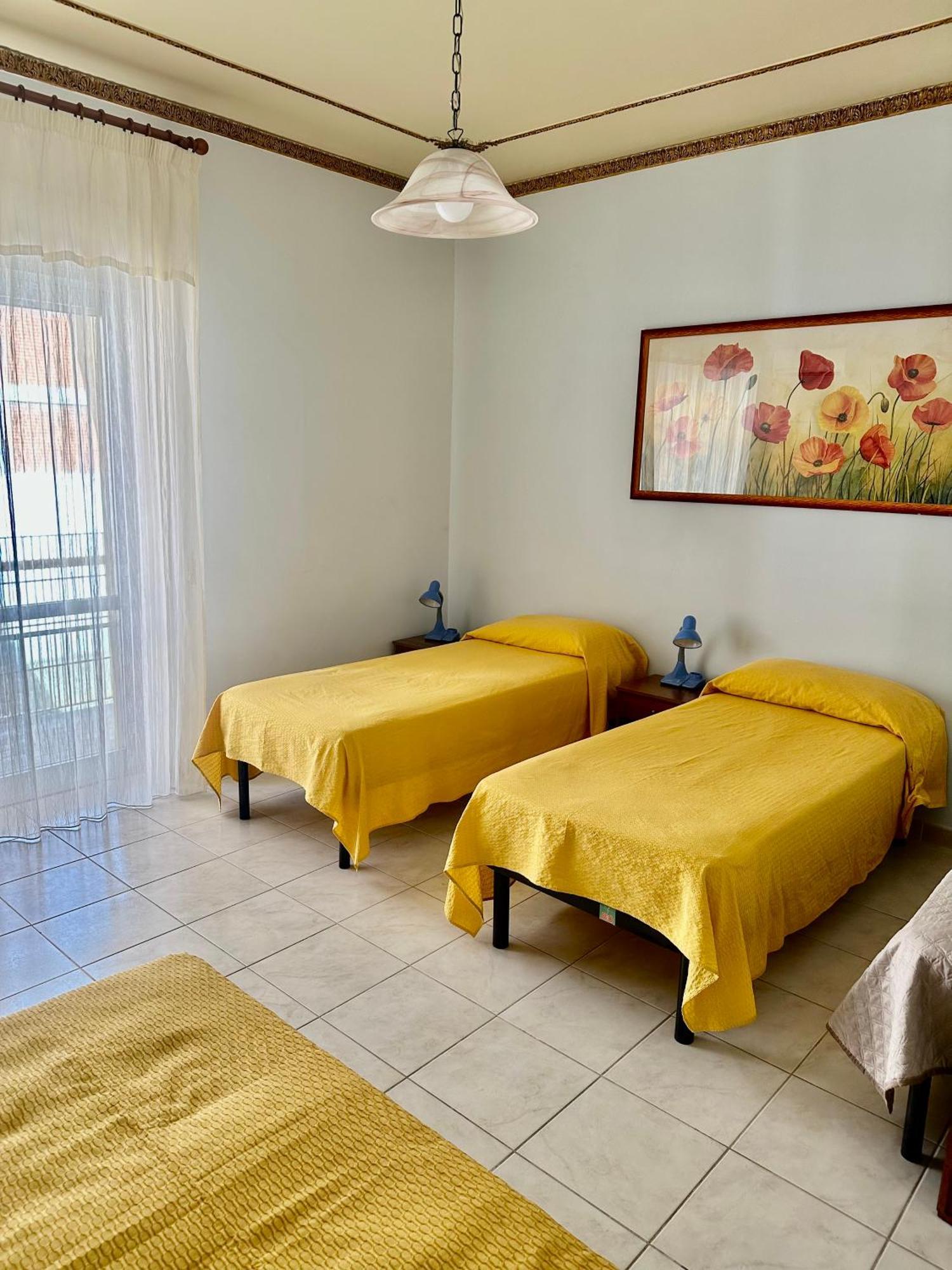 Yellow House Cefalu Bagian luar foto